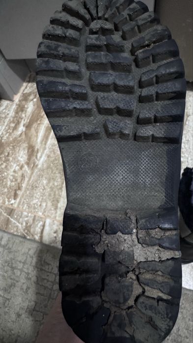 Продается детские сапоги 27 размер кожа