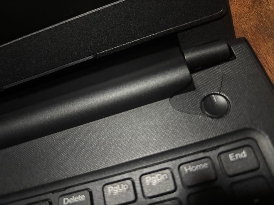 Dell Inspiron 3575, intel core i5, 8GB RAM, 256 GB SSD, AMD RADEON 2GB