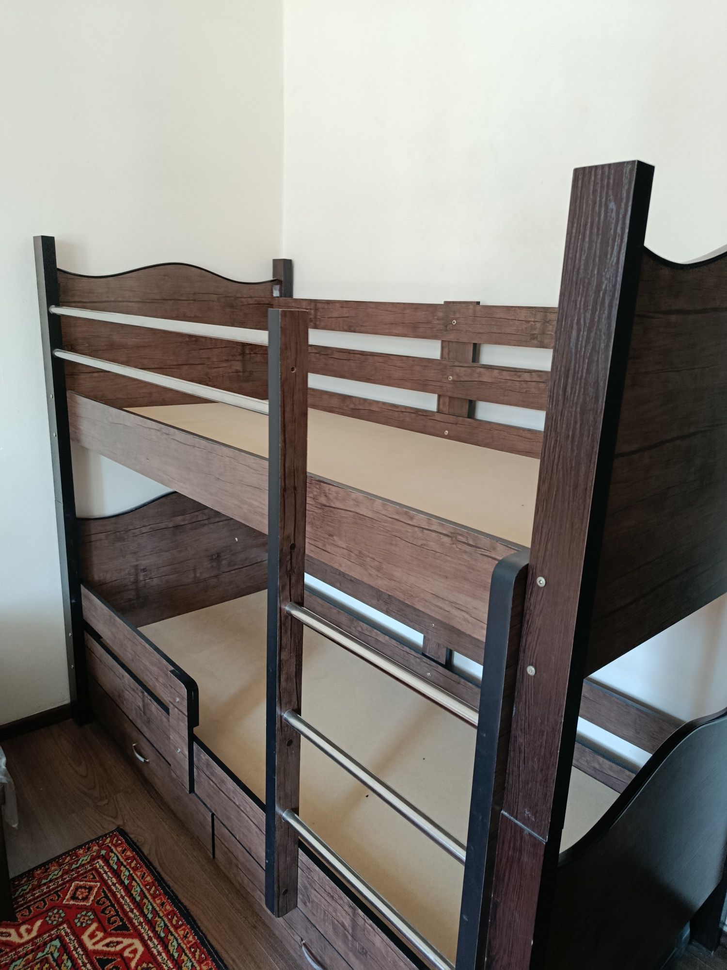 Krovat dvux etajniy detskiy