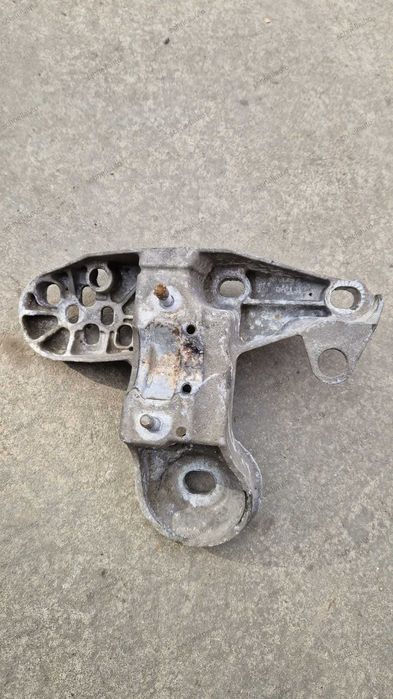 Suport bara stabilizatoare stanga Audi A4 B7 cod 8E0 199 351 M