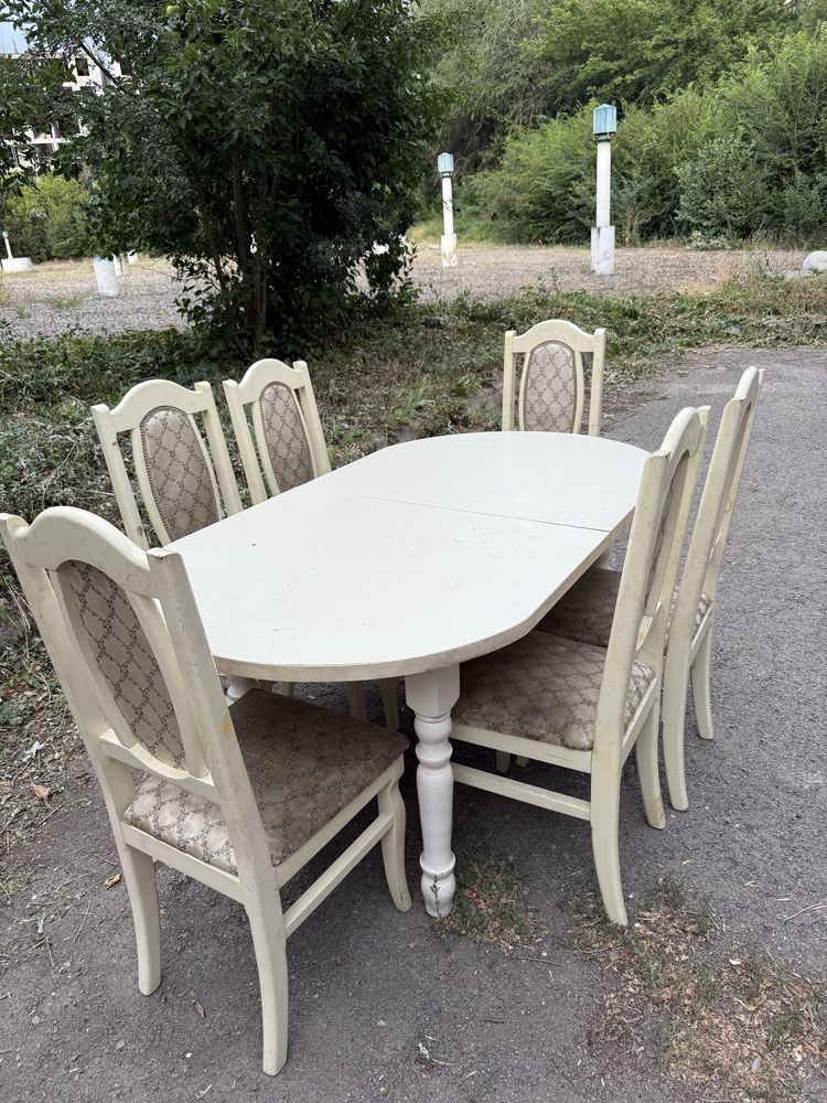 Стол со стулями