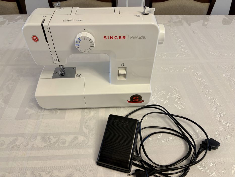 Mașină de cusut SINGER PRELUDE