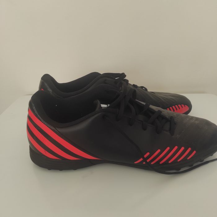 Футболни обувки стоножки Adidas Predator 44