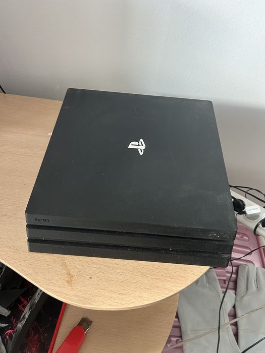 Ps4 pro 1 tb cu maneta