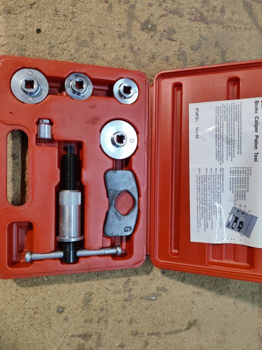 Универсальный набор для сведения тормозных цилиндров Force 658