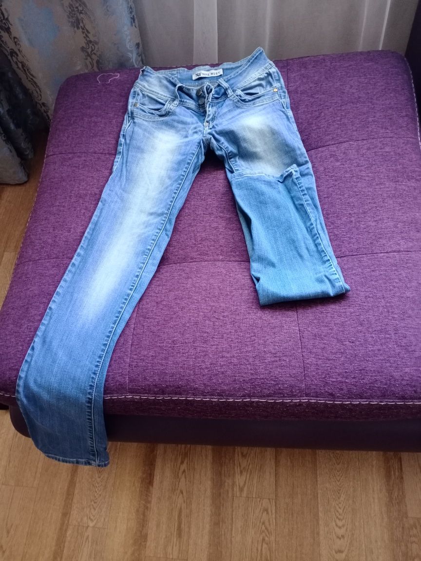 Женские джинсы продам