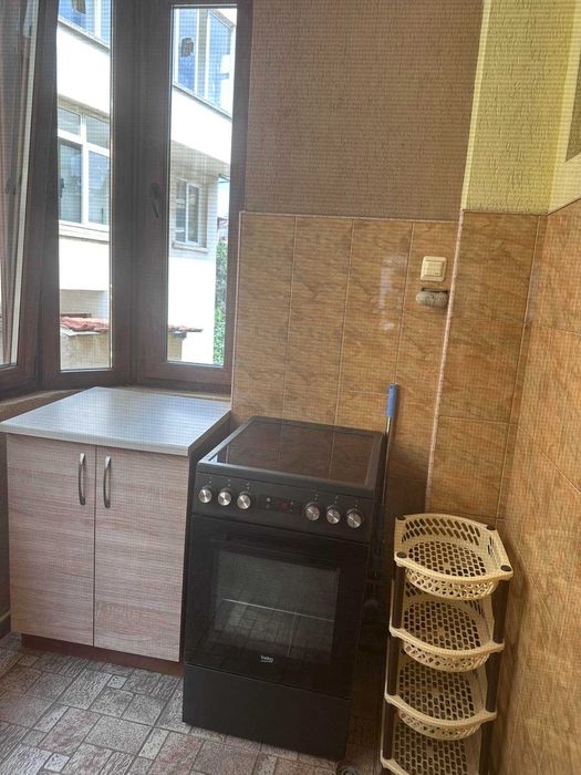 Дава се под наем Тристаен апартамент в Бургас, Център - 110 кв.м за 382.5 € - Снимка #2