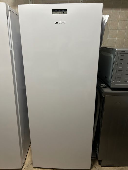 Vand congelator arctic doar din data de 3 noiembrie se poate livra