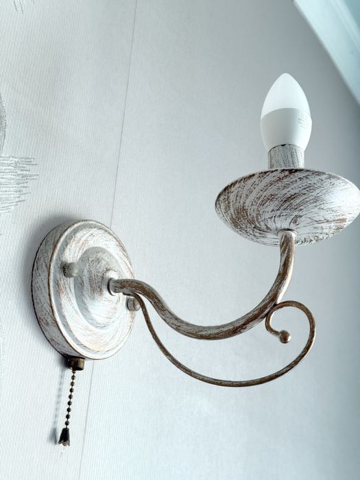 Продам люстру и 2 бра