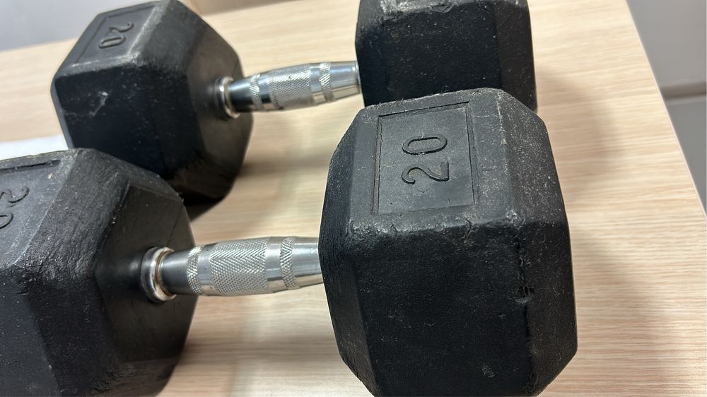 Продам гантели 2 шт.