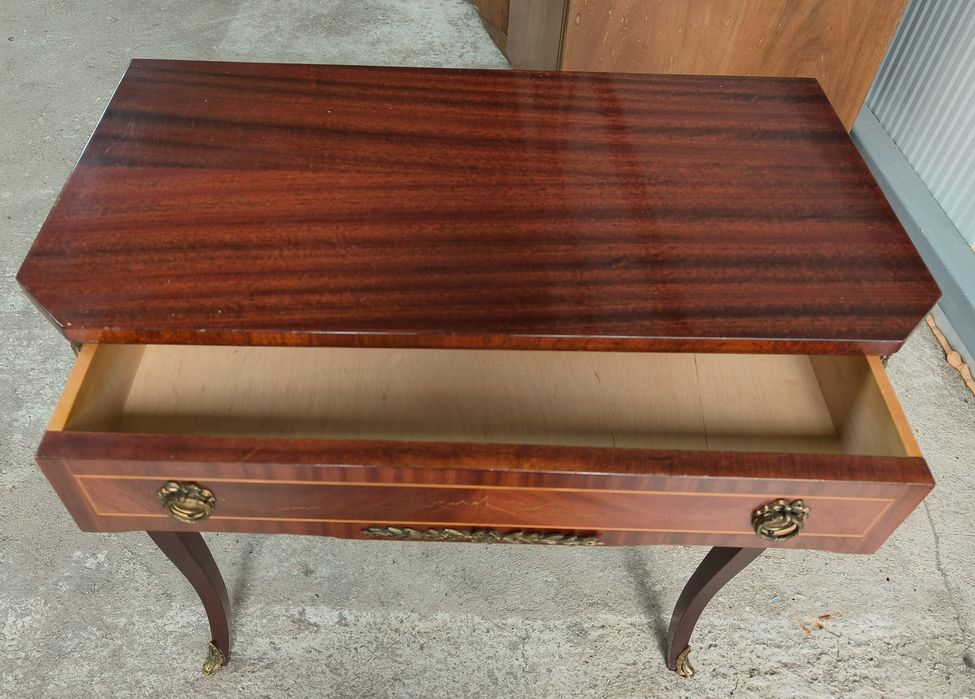 3917 Помощна маса с месингови елементи