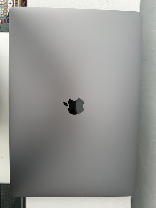 Macbook Pro 16inch/i7/16/512