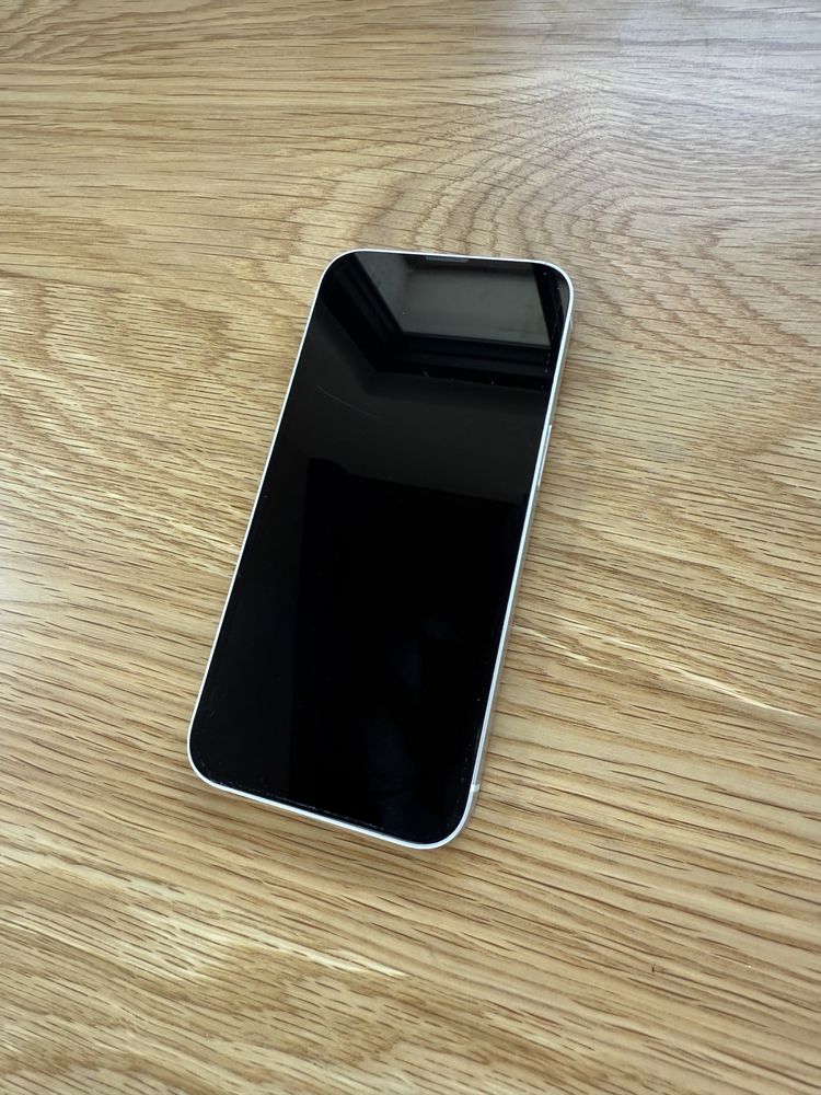 Iphone 13 бял 256Gb