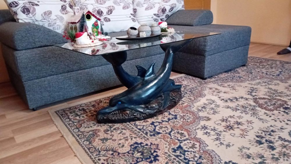 Vând doua mese de living