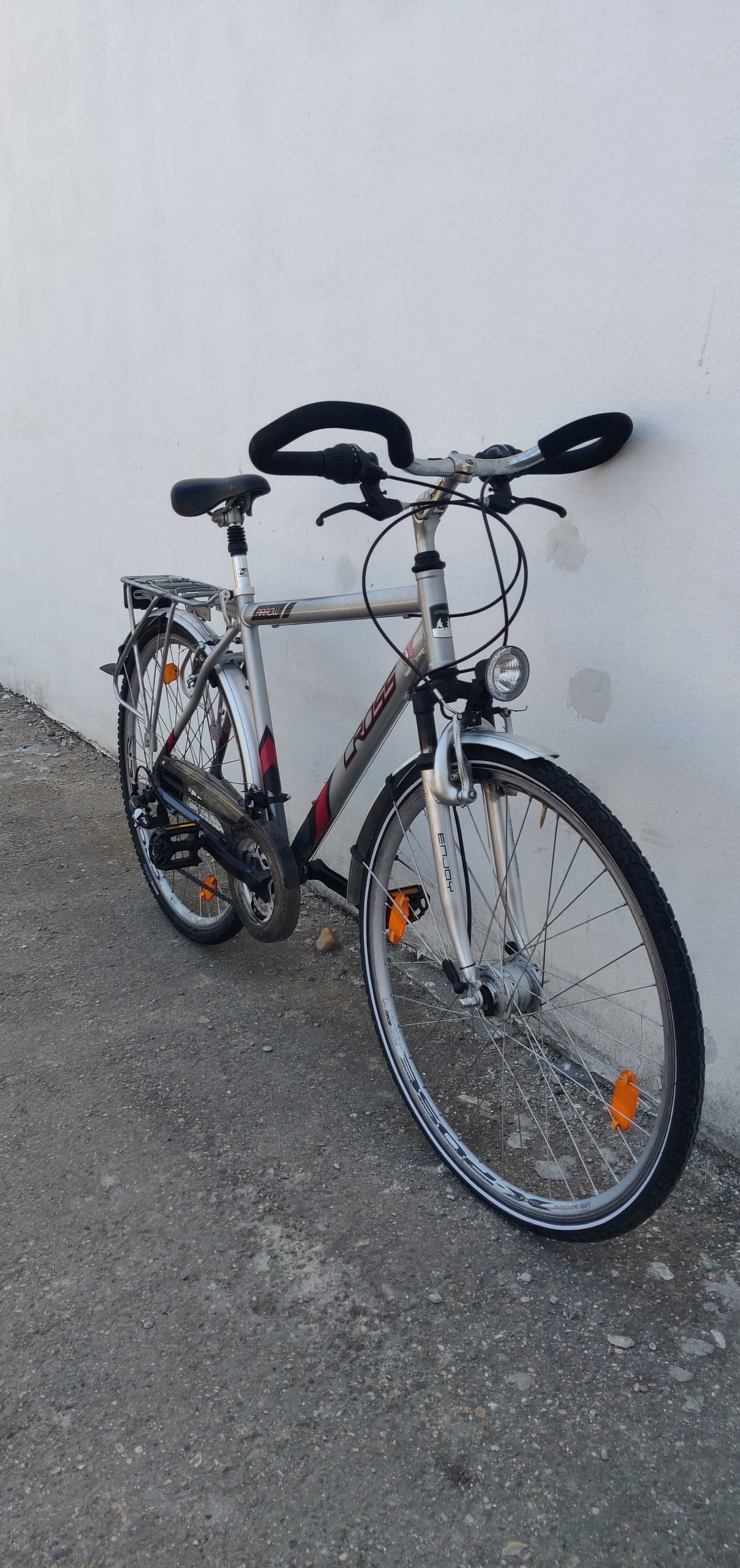 Bicicleta Cross cu roti de 28 inch Cadrul de aluminiu