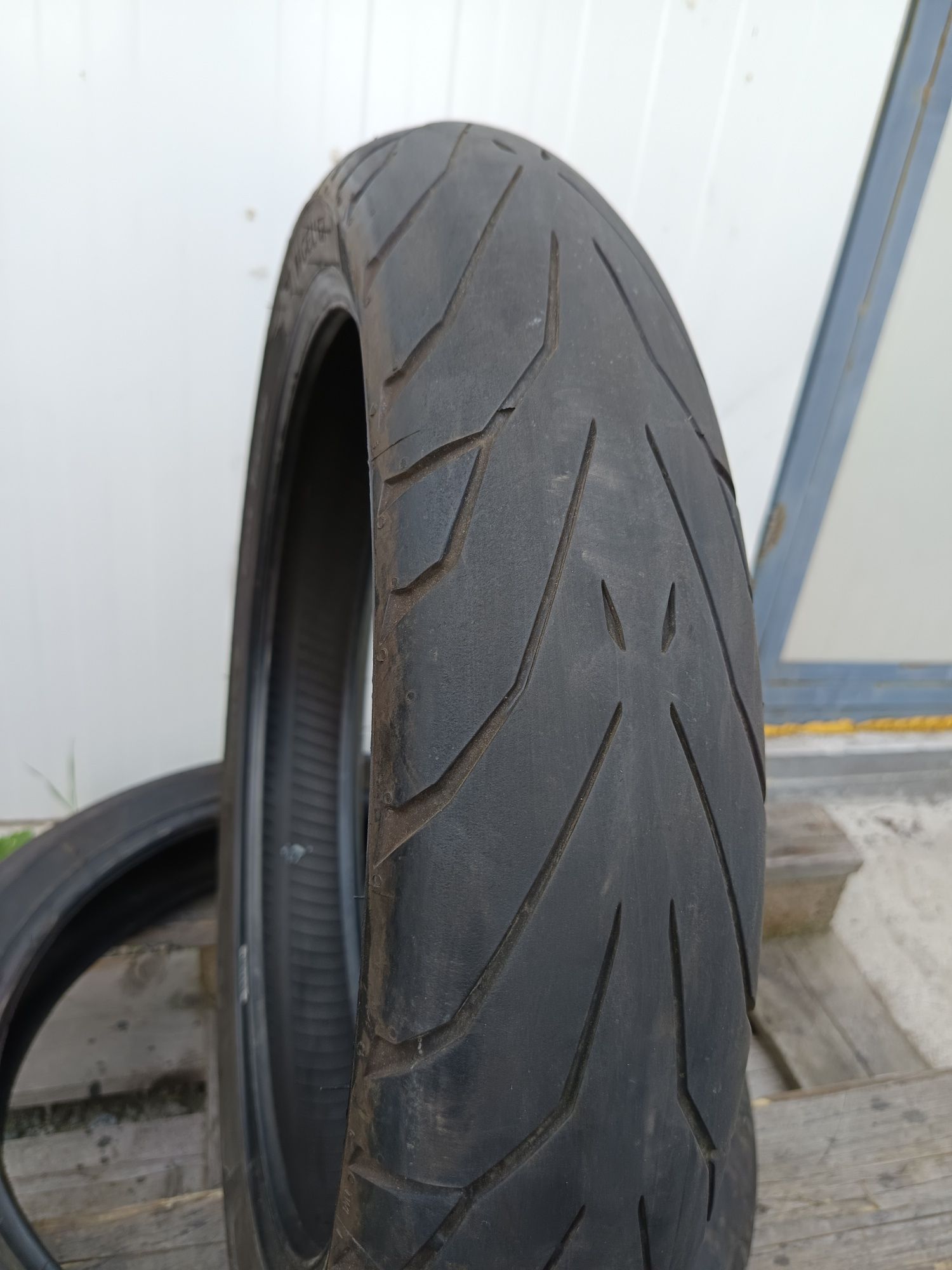 Мото гума 110 80 ZR 18 PIRELLI Дот2322