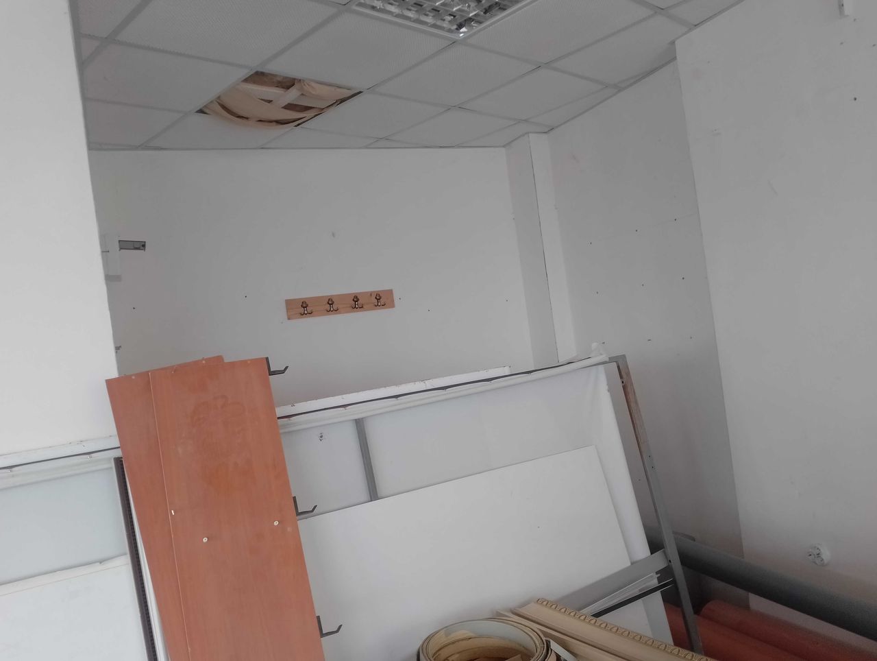 Дава се под наем Офис в Бургас, Меден рудник - зона А - 80 кв.м за 240 € - Снимка #2