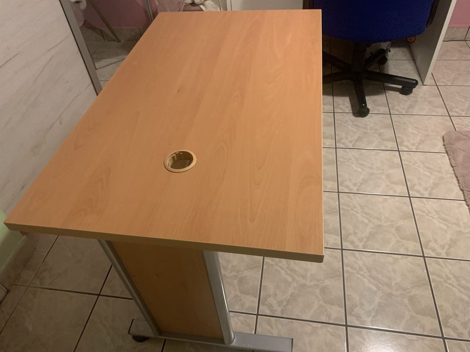 Офис бюро в идеално състояние,почти ново