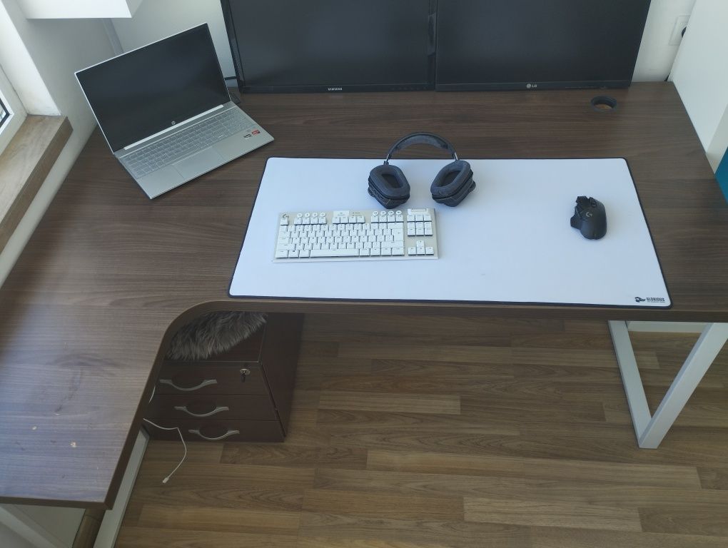 Голямо ъглово бюро