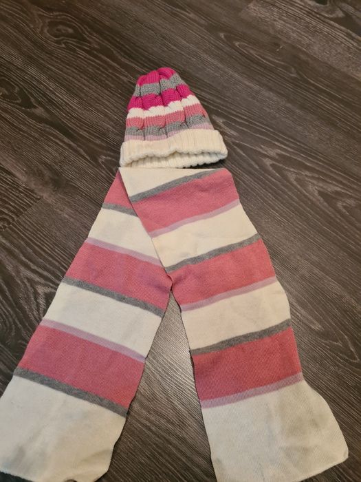 Caciula cu fular noi pt 5/7 ani la 25 lei Timișoara