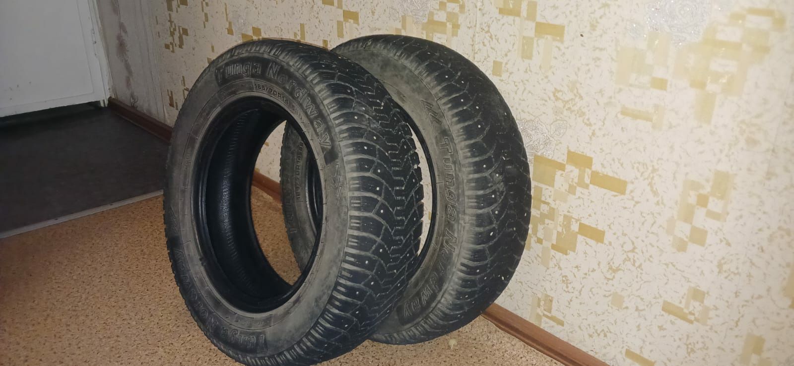 Продам шипованую  резину