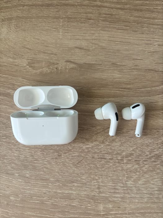 AirPods Pro 2-ро поколение. (Оригинални, С калъф на Travis Scott)