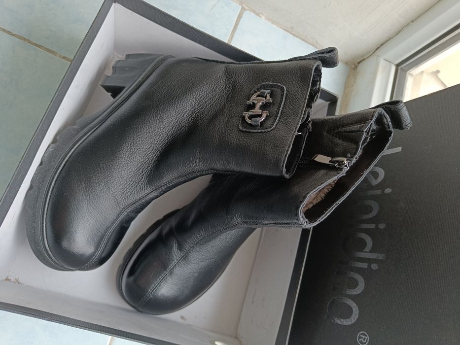 Продам зимние сапоги