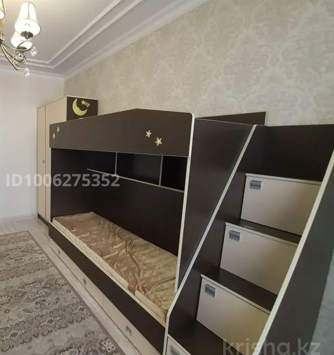 Даухярусная кровать и шкаф