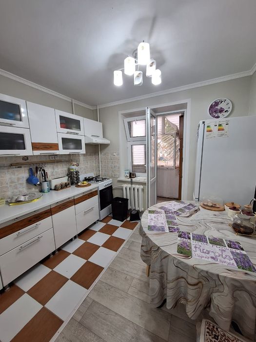 Продаётся 2 комн в 4 мкрне