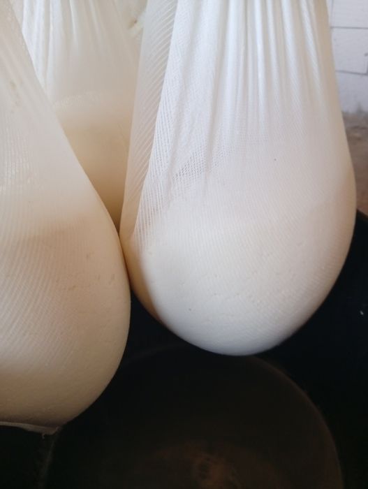 Vând brânză de vacă