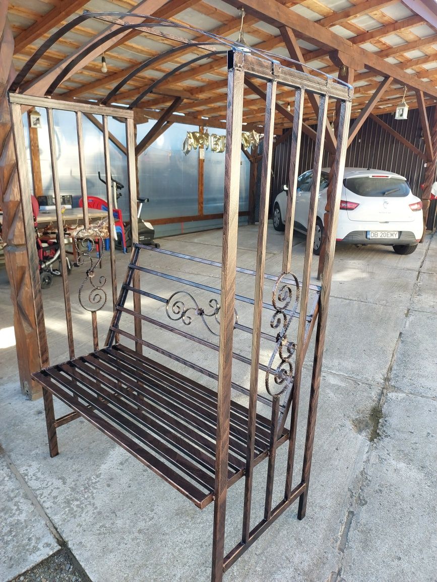 Pergola de gradina cu banca