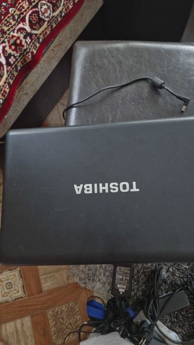 Laptop Thoshiba AMD E-350