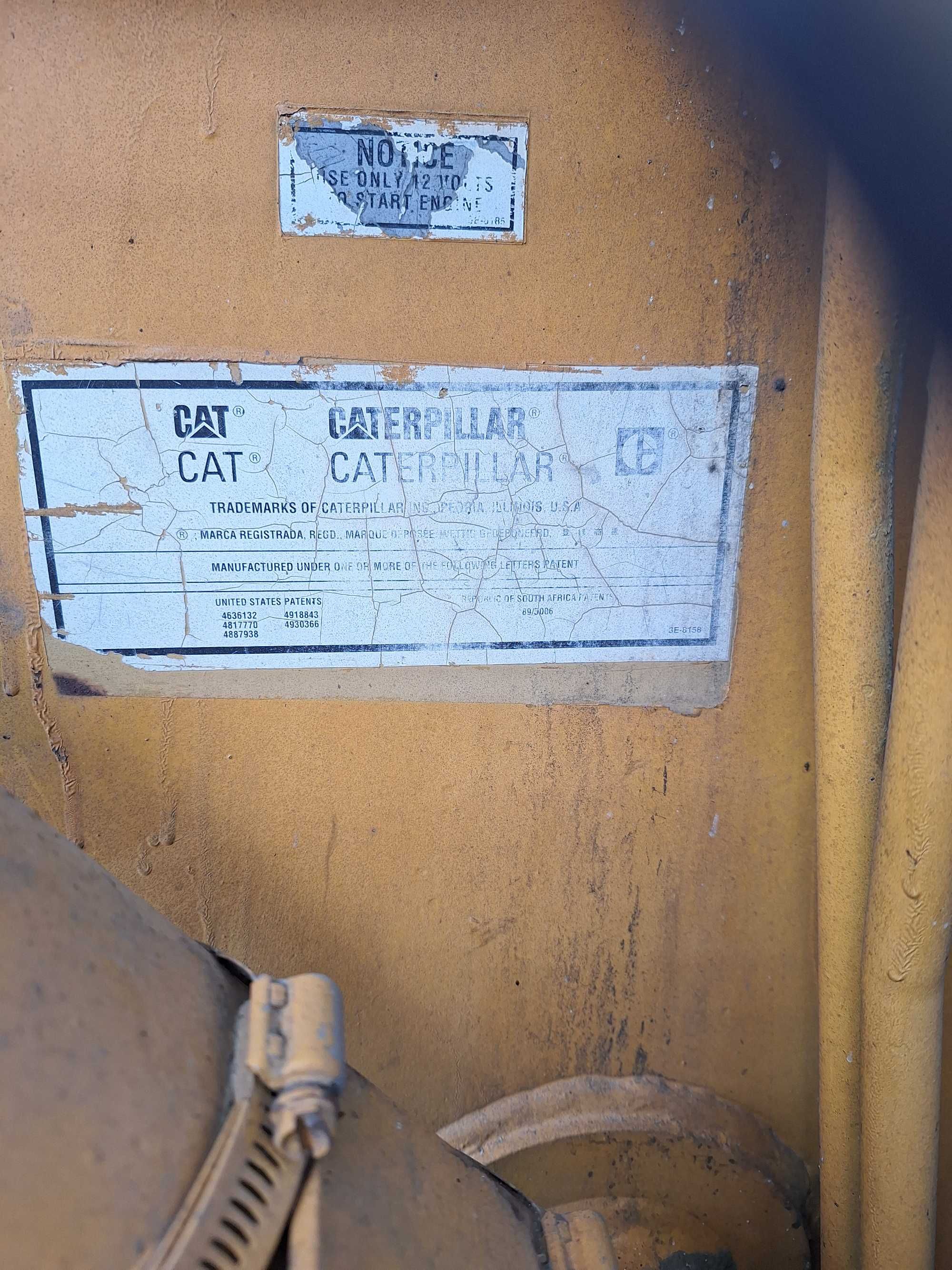 Buldoexcavator  caterpillar
