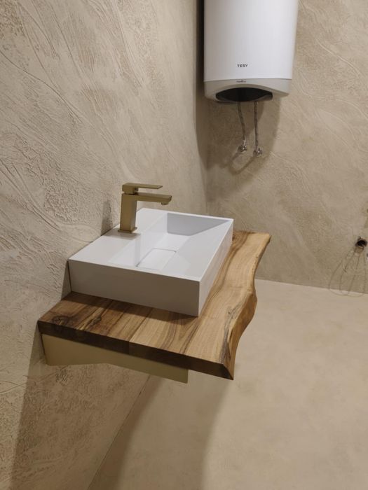 Плотове и мебели за баня от масивно дърво и епоксидна смола