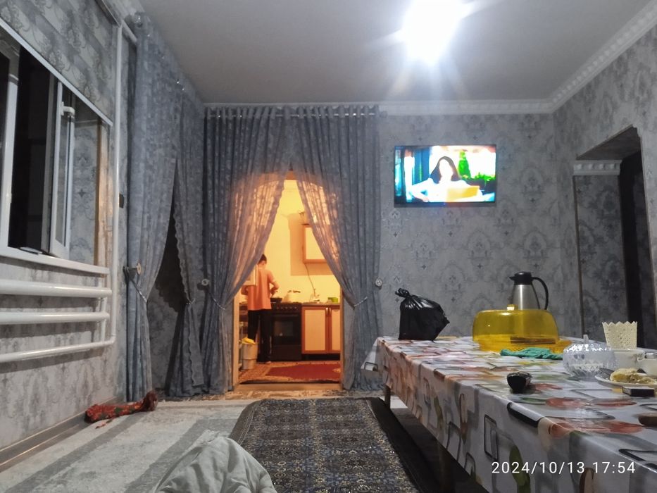 уи сотилади срочно 5 хонали