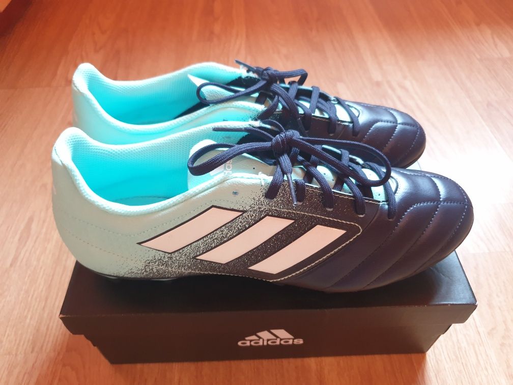 Ghete de fotbal Adidas Noi Originali!