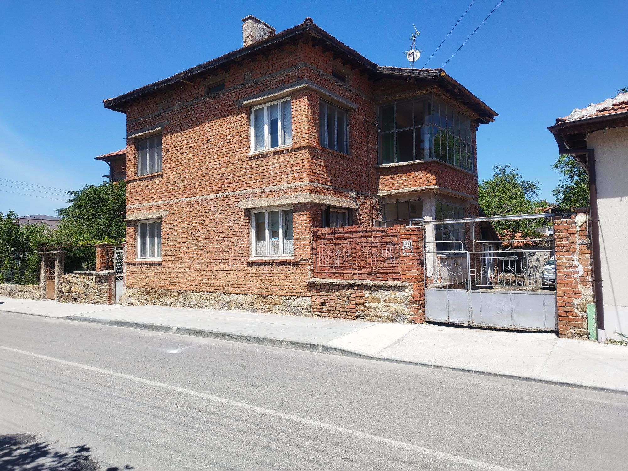 Продавам къща в Харманли