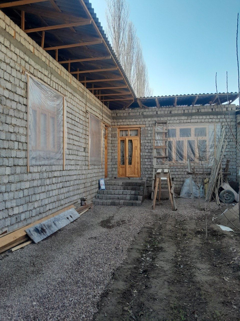 Uy sotiladi Дом продается