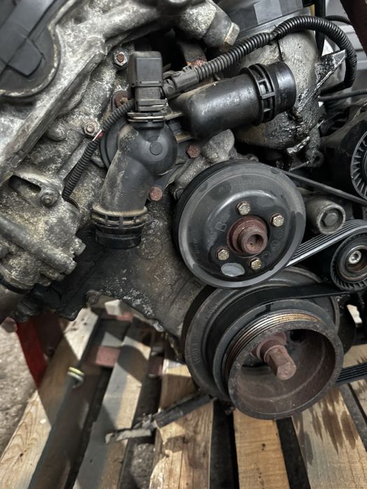 Двигател M54B30 оборудван