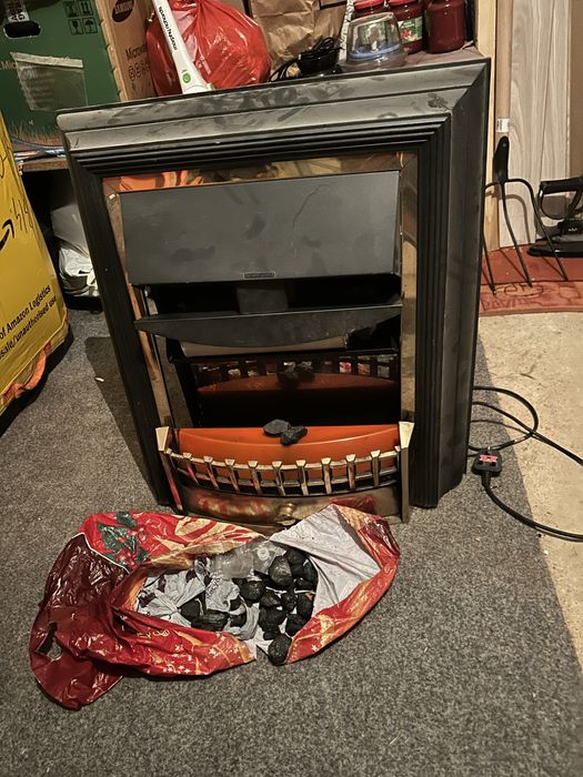 Semineu eletric de perete