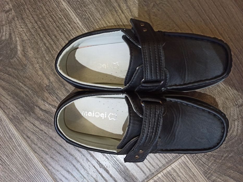 Обувки, мокасини