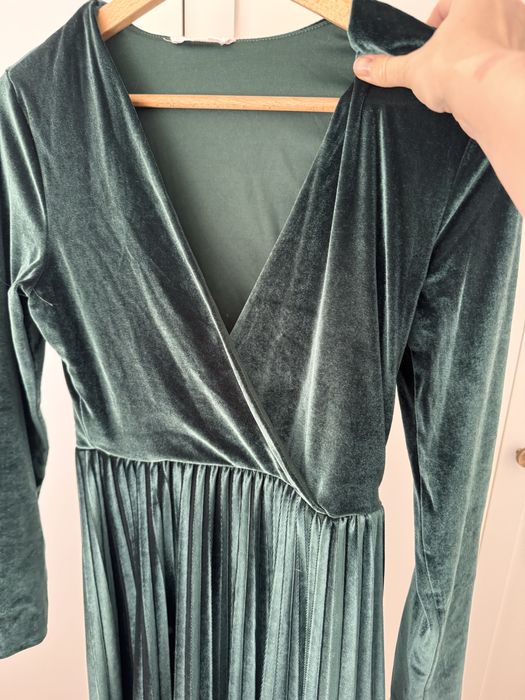 Коледна плисирана рокля Reserved