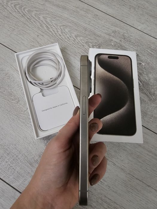 Vând iPhone 15Pro 1TB Natural Titanium