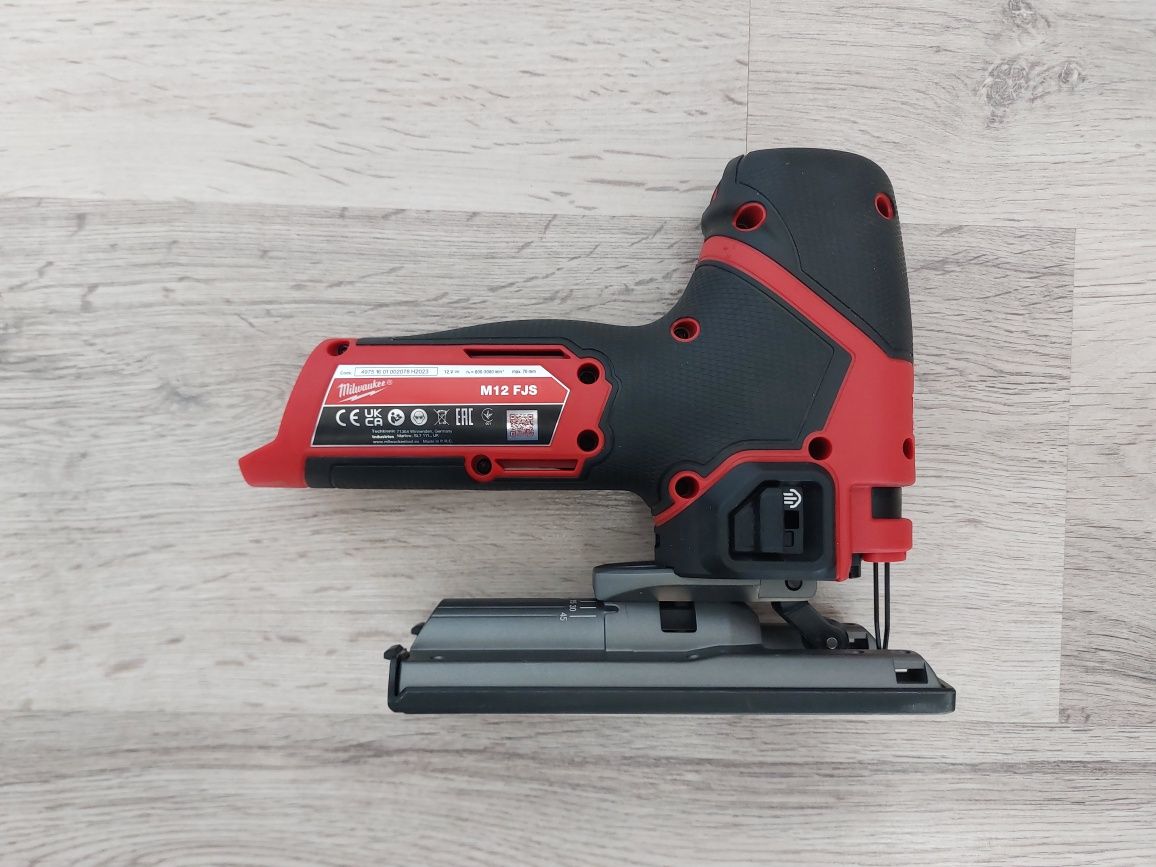 Fierastrau pendular milwaukee M12 FJS, Nou