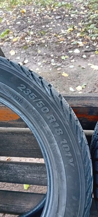 KUMHO 235 50 18 зимни