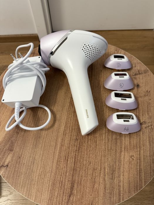 Фотоепилатор Philips Lumea BRI947