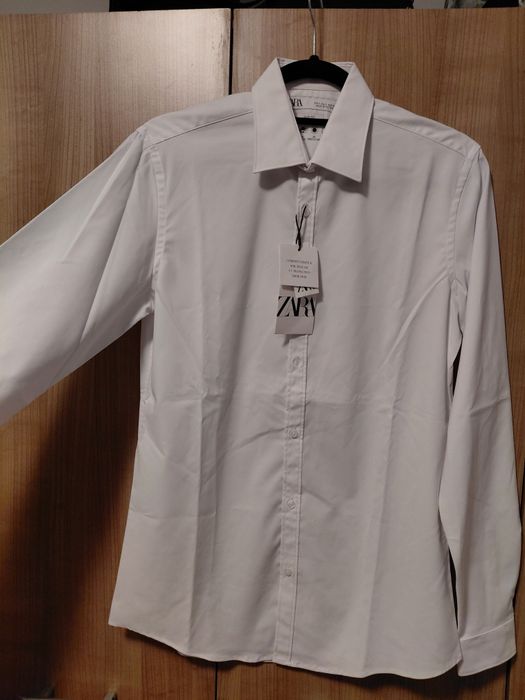 Camasa noua, alba, slim fit. Zara