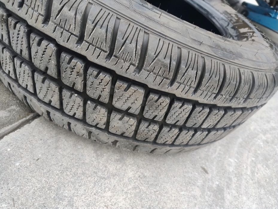 225/65/16С бусови гуми зимни