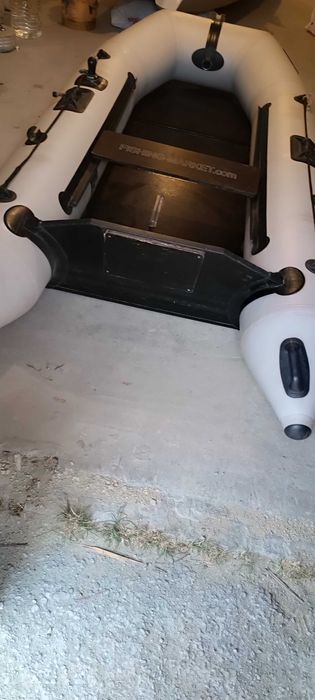 Лодка надуваема с електрически мотор