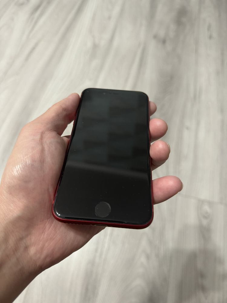 Продам iPhone 8 64gb (красный)